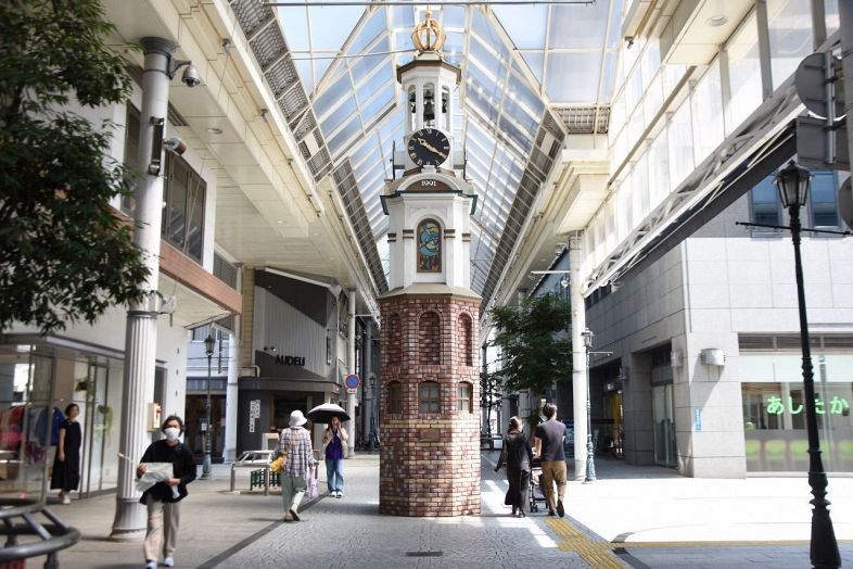 時計台のモデルは、オランダの首都アムステルダムにあるムント塔という