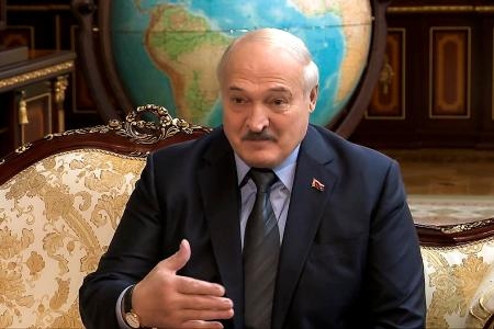 　２９日に公表されたベラルーシのルカシェンコ大統領の映像（ベラルーシ大統領府提供、ＡＰ＝共同）