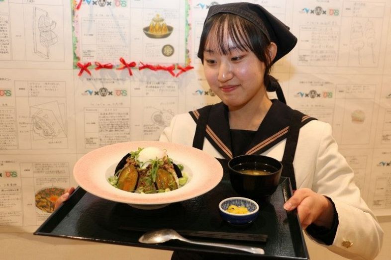 もんげ～とろナス丼と考案した横山さん