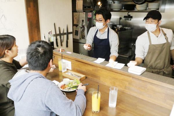 寺阪さんが手掛ける飲食店では作州地域産の新鮮な野菜を多く使用している＝イタリア料理店「ＴＥＲＲＡ」