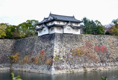 　ふるさと納税の返礼品としてツアーで見学できる大阪城の乾櫓＝１１月