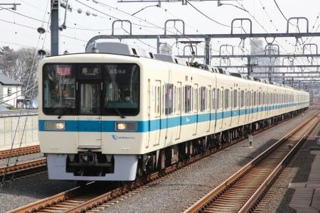 　小田急電鉄の８０００形車両