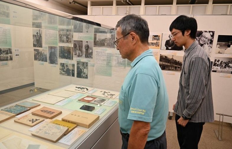 内山、高碕両氏の功績を伝える写真や遺品が並ぶ企画展
