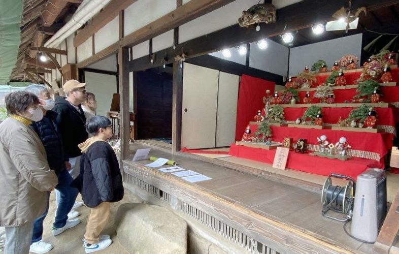 池田動物園で４年ぶりに一般公開されている御臺人形