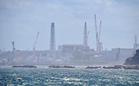 　処理水の海洋放出を始めた東京電力福島第１原発＝２４日午後１時５分