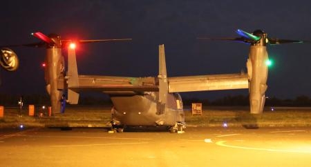 　鹿児島県・屋久島空港に駐機する米軍のオスプレイ＝２９日夜
