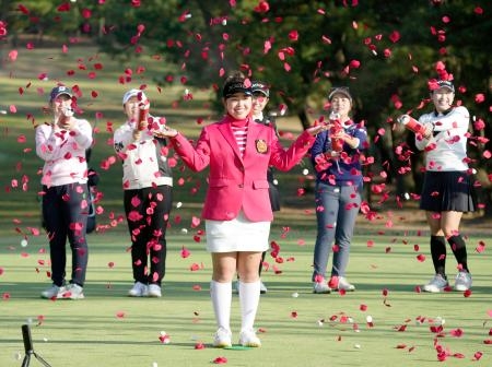 山下美夢有、連覇で２年連続女王　今季５勝、女子ゴルフ
