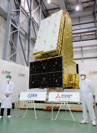 　公開された地球観測衛星「だいち４号」＝１１日午後、神奈川県鎌倉市