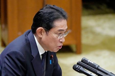 　参院予算委で答弁する岸田首相＝２７日午後