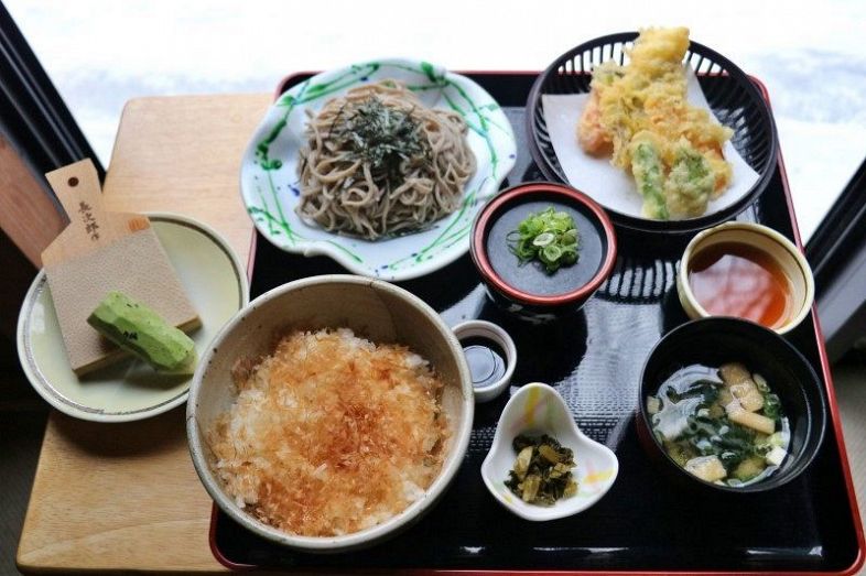 菅井八段の２日目の昼食「わさび飯」（日本将棋連盟提供）