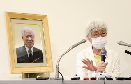 　めぐみさんの父滋さんが死去して３年となるのを前に、取材に応じる横田早紀江さん＝３０日午後、川崎市