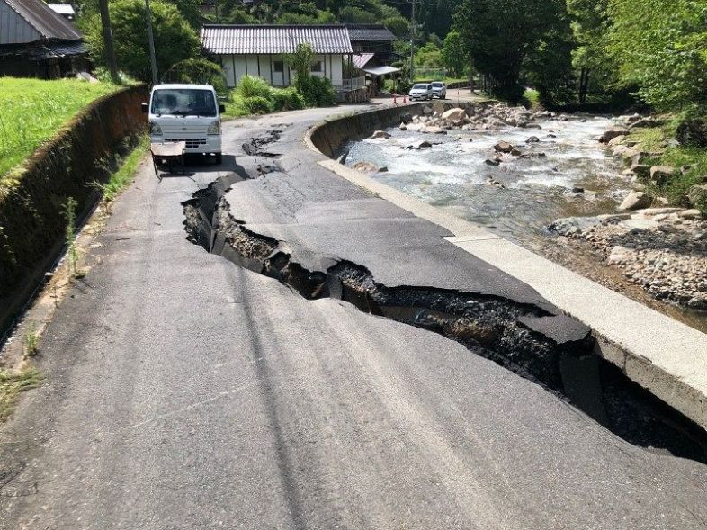 岡山県北で道路陥没や護岸崩落　台風７号被害４０件に
