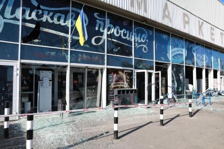 　ロシアの攻撃で破壊された店舗＝５日、ウクライナ南部ザポロジエ市（Ａｎａｄｏｌｕ　Ａｇｅｎｃｙ提供・ゲッティ＝共同）