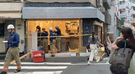 　爆発が起きた東京都渋谷区神泉町の飲食店＝２９日午後６時１５分