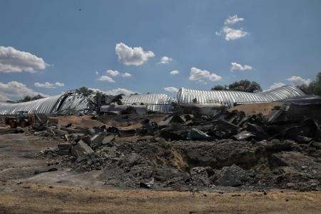 　ウクライナ南部オデッサ州で、ロシアのミサイル攻撃で破壊された穀物倉庫＝２１日（ロイター＝共同）