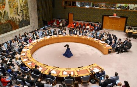 　イランによるイスラエル攻撃を協議する国連安保理の緊急会合＝１４日、ニューヨークの国連本部（共同）