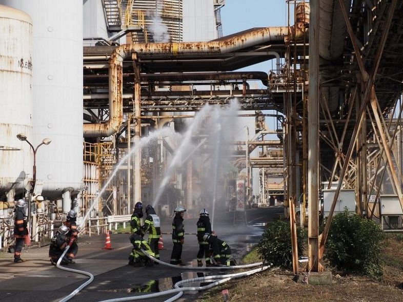 巨大地震で火災発生時の連携確認　福山、ＪＦＥ西と東消防署が訓練