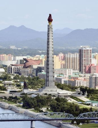 　北朝鮮・平壌の観光名所、主体思想塔＝２０１８年９月（共同）
