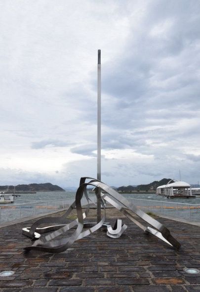 強風原因か 瀬戸芸作品壊れる　宇野港の「本州から見た四国」