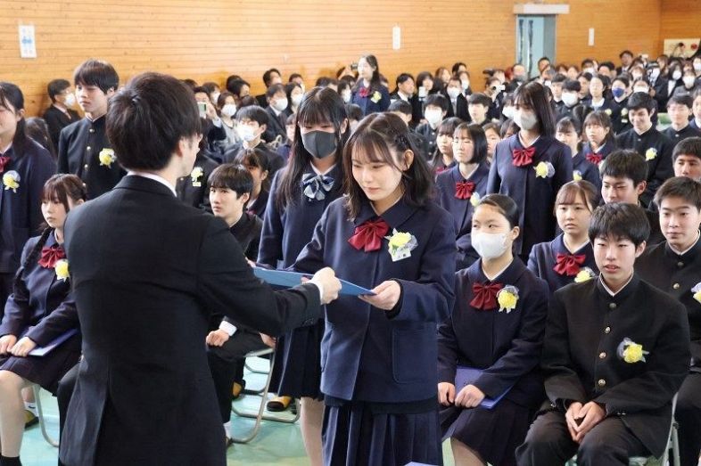希望胸に学びや巣立つ　岡山県内公立中で卒業式