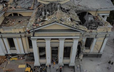 　ロシアのミサイル攻撃で被害を受けたウクライナ・オデッサの大聖堂＝２３日（ロイター＝共同）