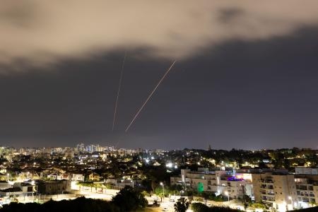 イラン、イスラエルに報復　弾道ミサイルと無人機で攻撃