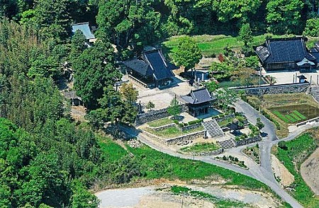 空からみた祇園寺。インターネットで「巨瀬NEW若葉会」と検索すると、ライブカメラで祇園寺の様子が見られる
