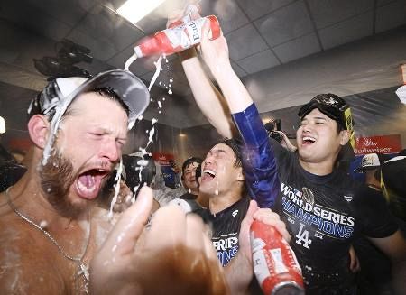 昨シーズン引退　ドジャースレジェンド左腕 カーショウ22 レプリカユニフォーム 記事全文】ドジャースのレジェンド左腕が第5子誕生を報告「彼女という