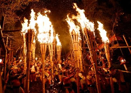 夜空を焦がすたいまつの炎 京都・鞍馬の火祭：山陽新聞デジタル｜さんデジ
