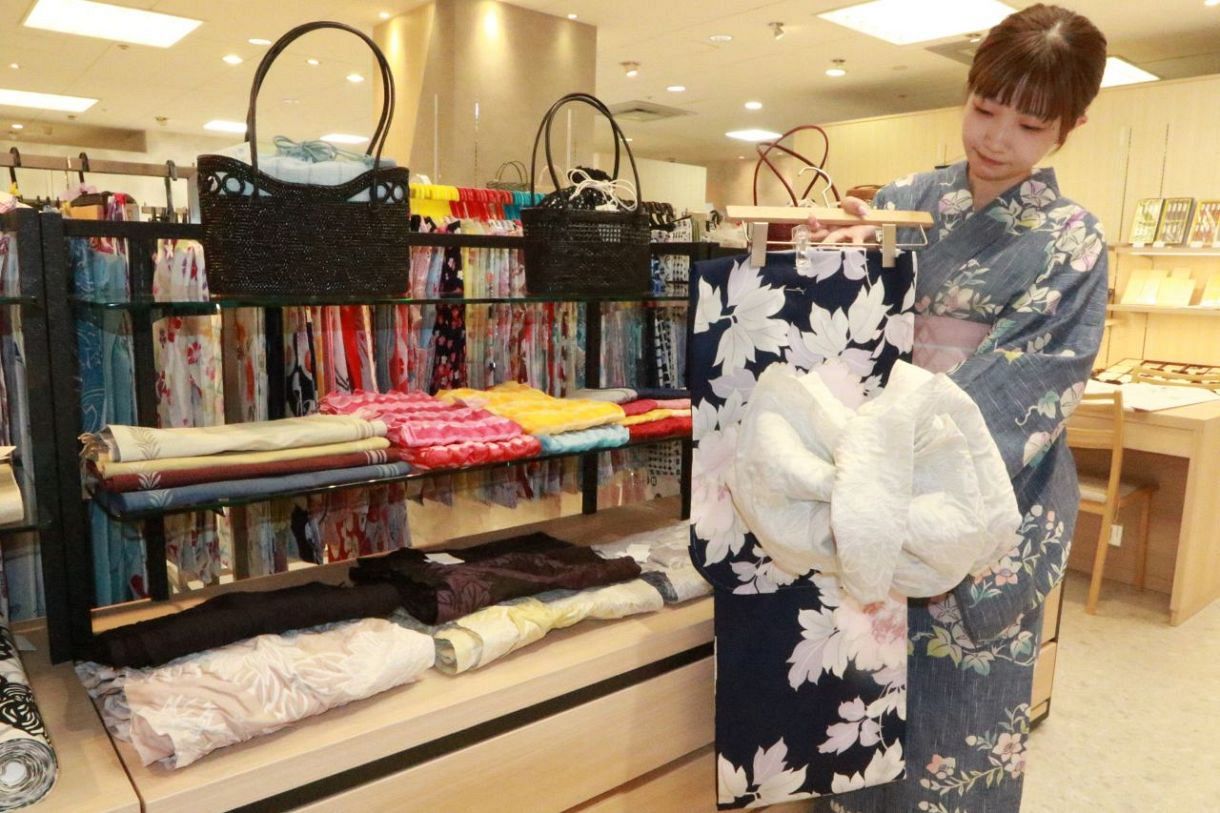 若い世代に浴衣をアピール　岡山県内百貨店が売り場展開