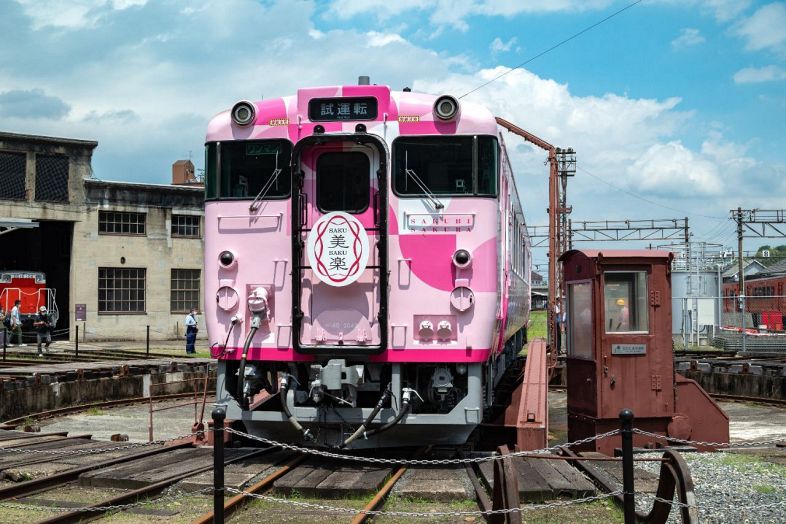 日本国有鉄道　新庄機関区 日本国有鉄道 新庄機関区 （機関車転車台：山陽新聞デジタル