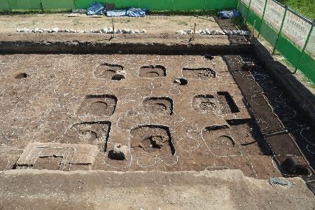 柱穴9基発見、池上曽根 弥生時代中期の楼閣建物か：山陽新聞デジタル