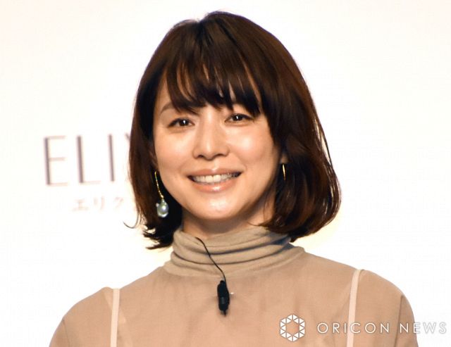 石田ゆり子、お気に入りニットに喜ぶ“姿”に反響「ヤンキー座りも可愛い