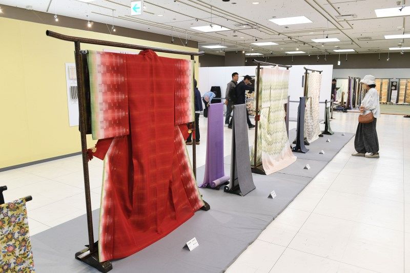 自然の美映す技と感性　日本伝統工芸染織展が開幕