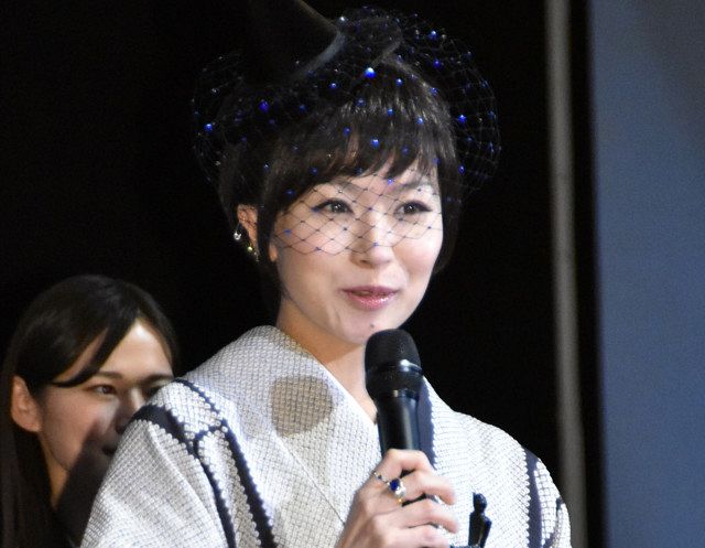椎名林檎、圧巻のボディラインあらわな“透け感ドレス”に反響「美の暴力