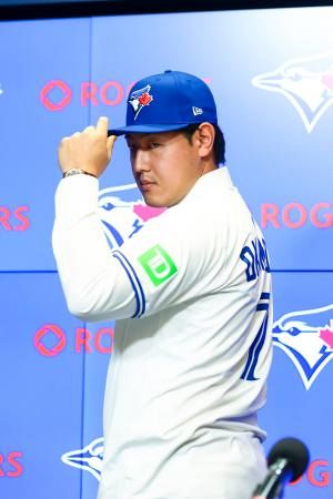 ブルージェイズ岡本「世界一に」 トロントで入団会見、背番号7：山陽