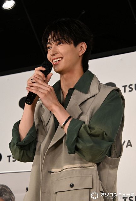 鈴木秀脩、1st写真集の表紙は猛吹雪の中で すまし顔も本音をぶっちゃけ