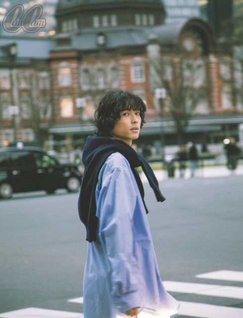 SixTONES松村北斗、人生初の“職質”受けた場所でクラシカルな撮り下ろし