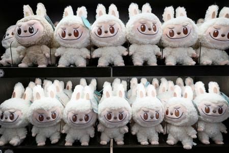 ぬいぐるみ4体セット ラブブ 中国限定 中国発「ラブブ」が大ヒット 独自キャラ、世界で争奪戦：山陽