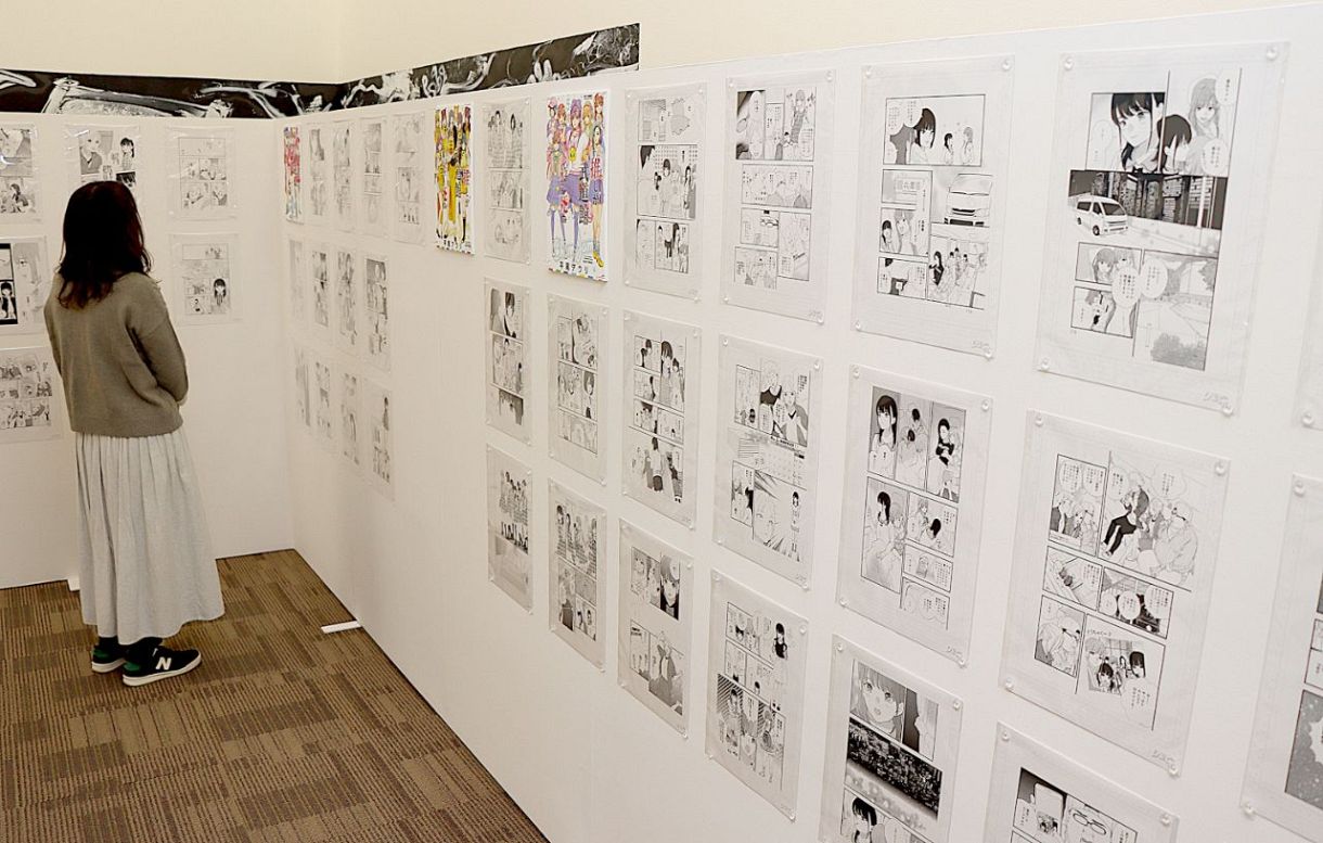 推し武道」の世界 ファン堪能 クレド岡山で複製原画展：山陽新聞
