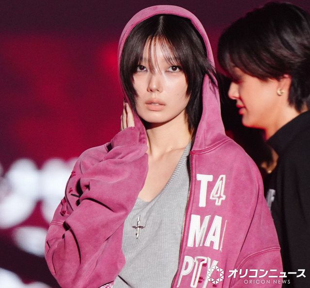 TGC】櫻坂46・藤吉夏鈴、エッジィな装いで魅了 ヌーディーな口元で