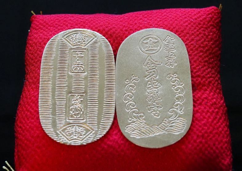 【限定価格セール！】 金運上昇にご利益？ 小判形お守り 香川・金刀比羅宮、元日から 長財布