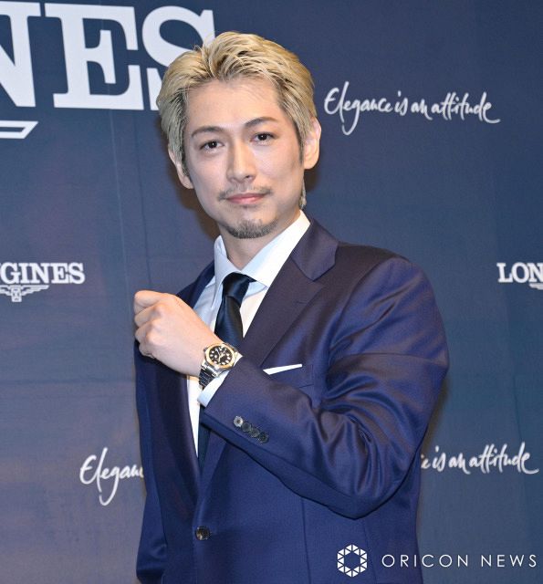 ＊参考画像 (＊りりりー ディーンフジオカ 今宵特等席) ディーン・フジオカ、金髪×スーツ×高級時計で圧巻オーラ 子ども