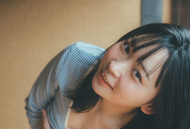 アンゴラ村長、初の本格グラビア写真集が予約段階で1位「信じ