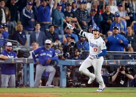 ドジャース、第3戦サヨナラ勝ち 延長十八回で決着、大谷2本塁打