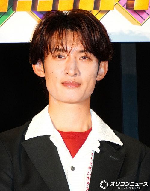 Snow Man向井康二、サプライズ登壇で歓声 実はAぇ! group小島健＆正門