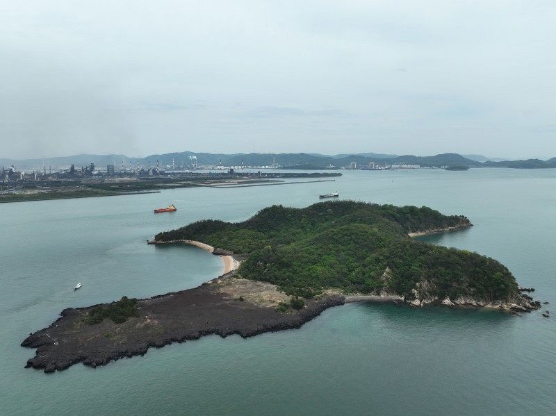 島を渡る】児島、水島諸島編（3）四角い煙突（上水島） 製錬所 脱硫塔