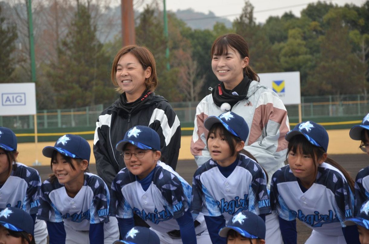 ゴルフ渋野選手、児童と交流 倉敷でソフトボール大会：山陽新聞