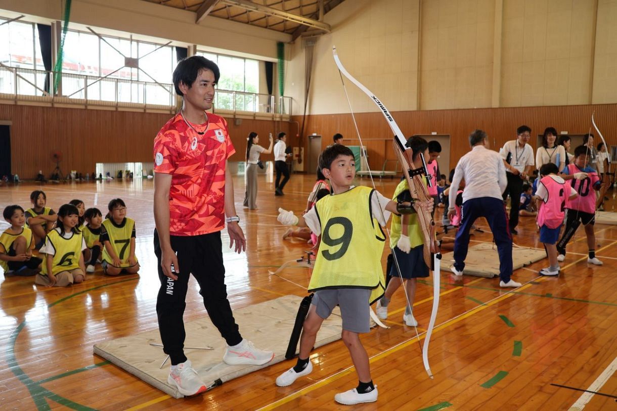 母校の岡山・牧石小で〝後輩〟と交流　パリ五輪 アーチェリー中西選手