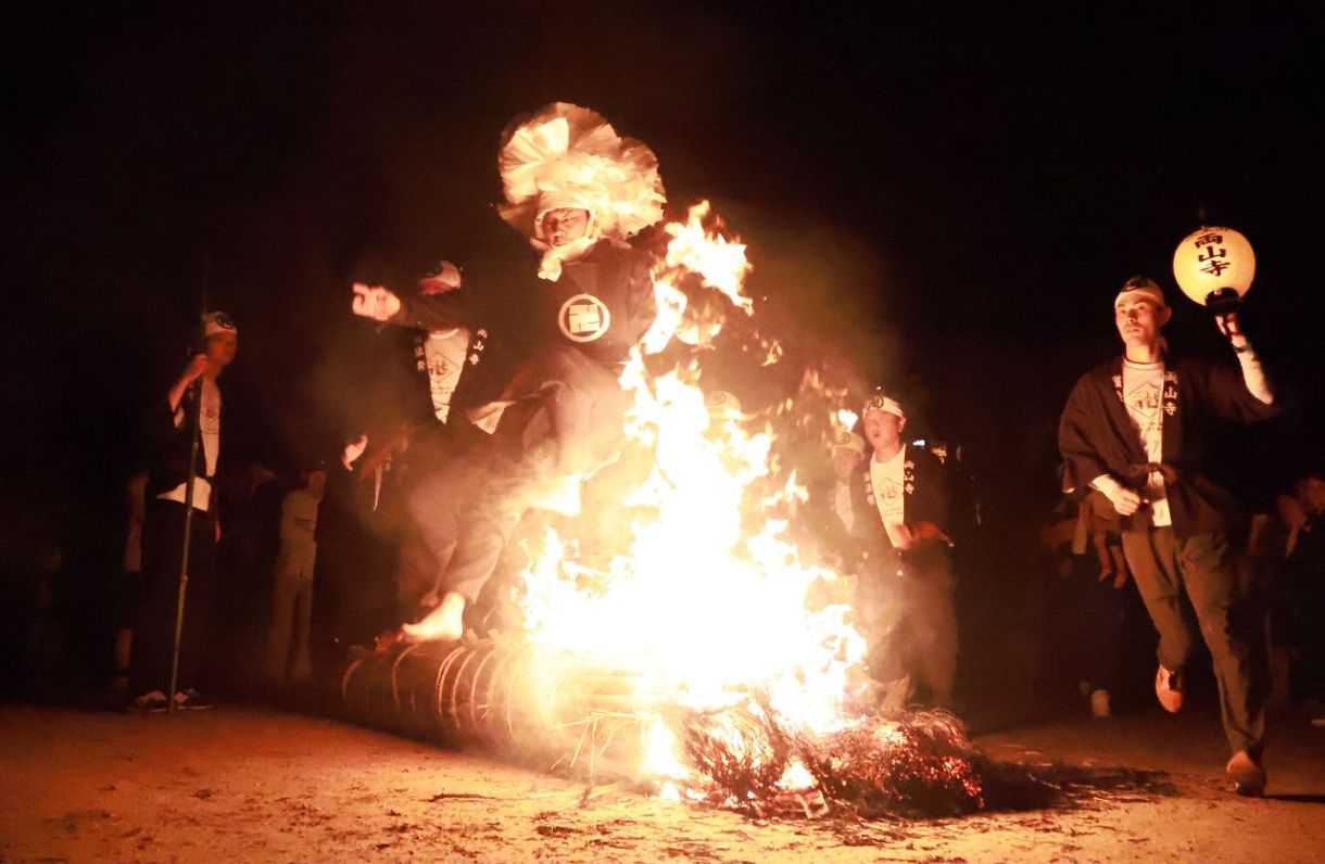 ゴーサマ 真夜中の境内駆ける 岡山・美咲の寺で奇祭「護法祭」：山陽